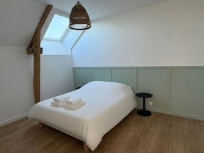 Room - Vrbo Property (Saint-Loup)