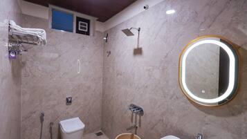 Deluxe Room | Bathroom