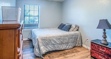 Deevine Homes - Private Bedroom with Shared Bathroom (2)