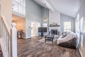 Living area - defaultName (Carrollton)