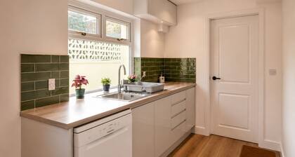 Bright Treforest Home | Ideal for USW & Station