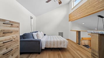 2 Schlafzimmer, Schreibtisch, Bügeleisen/Bügelbrett, kostenloses WLAN
