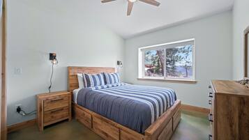 2 bedrooms, desk, iron/ironing board, WiFi (free)