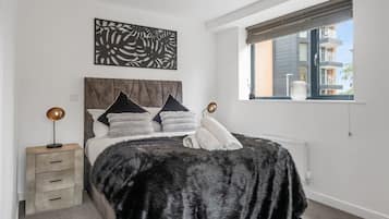 Iron/ironing board, internet, bed sheets