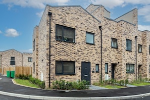 Unclassified image, 2 of 14, button - Charming 2-Bed Home near Trent Bridge & City (Nottingham)