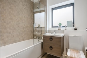 Unclassified image, 5 of 14, button - Charming 2-Bed Home near Trent Bridge & City (Nottingham)