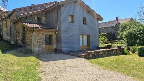 3-bedroom chalet in serene Cardaillac with cool AC breeze