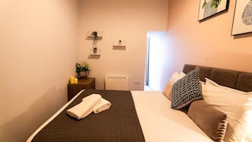 2 Schlafzimmer, Schreibtisch, Bügeleisen/Bügelbrett, Internetzugang