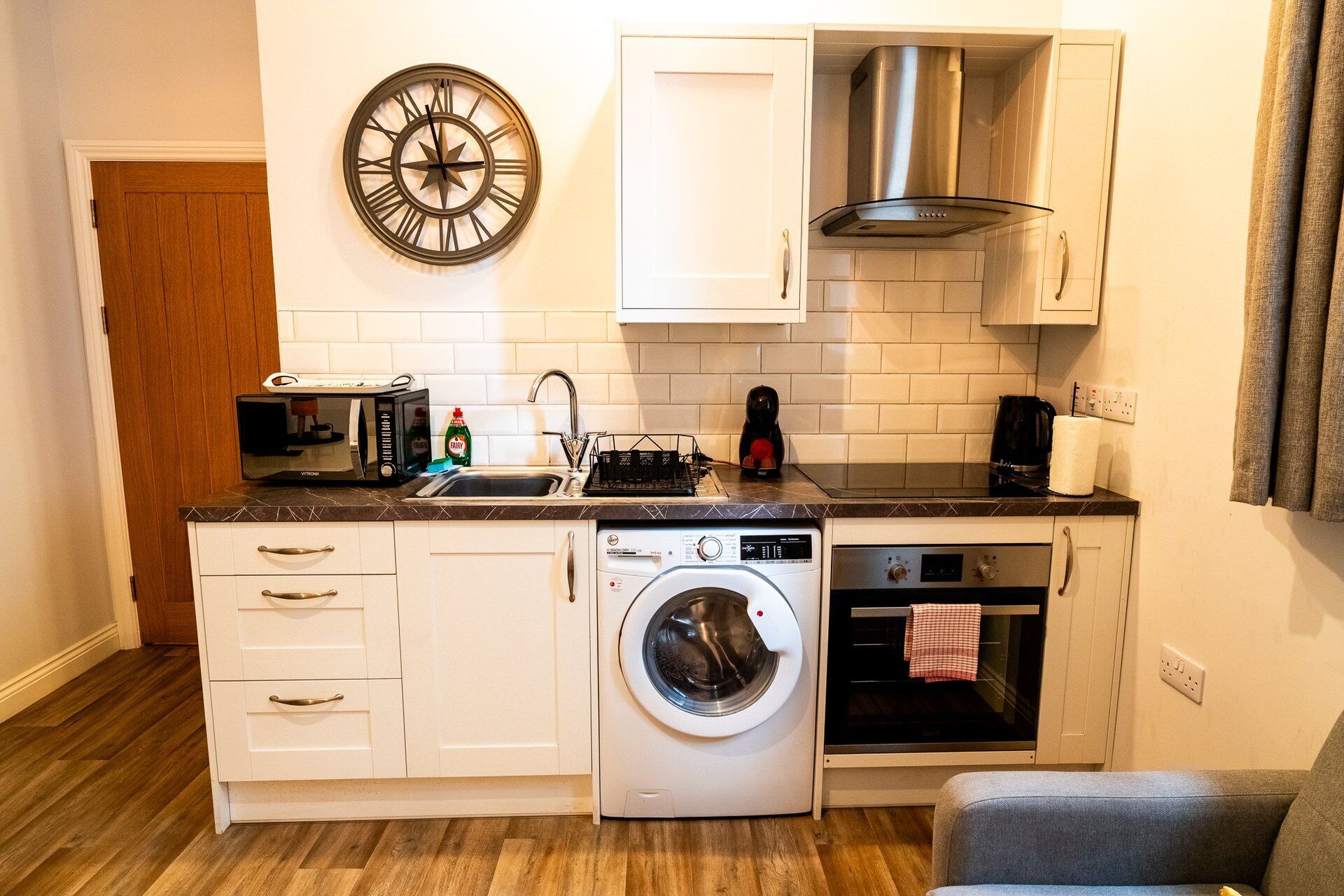 Coffee/tea maker, fridge, microwave, oven