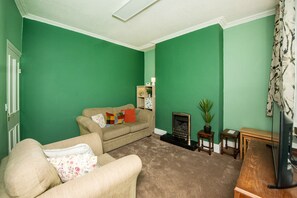 Living area - Albert Edward House – Modern 2BR Home in Liverpool (Liverpool)