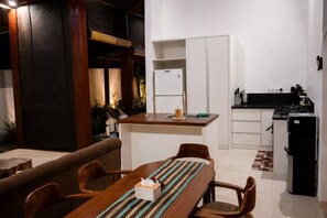 A compact living space with a dining area, kitchenette, and a small seating area. - Charming & Serene Bali Villa Minutes from Canggu (Mengwi)
