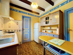 Coffee/tea maker, fridge, microwave, oven - Les Palmiers du Cotentin - 1 km from the sea (Aumeville-Lestre)