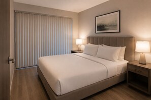 Room - Modern 2BR Suite Near CN Tower, Nightlife & Attractions (Toronto)