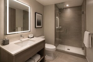 Bathroom - Modern 2BR Suite Near CN Tower, Nightlife & Attractions (Toronto)