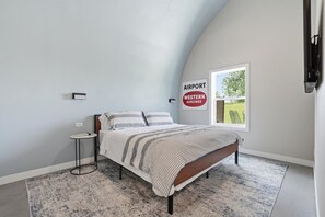 Room - Hangar 2 - Pleasant Hill Retreat Near Fishing Pond (Pleasant Hill)