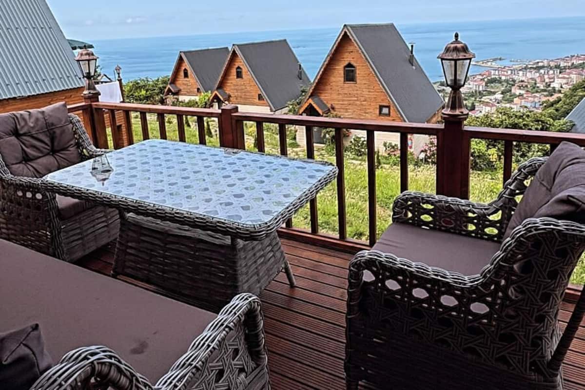 Bungalow | โต๊ะทำงาน, พื้นที่ทำงานแบบใช้แล็ปท็อป, Wi-Fi ฟรี, ผ้าปูที่นอน