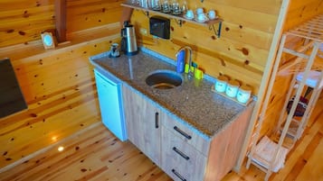 Bungalow | Cuisine privée | Mini réfrigérateur, batterie de cuisine, vaisselle et ustensiles