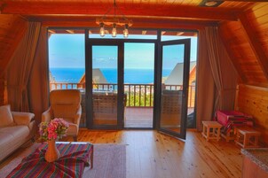 Bungalow | Desk, laptop workspace, WiFi (free), bed sheets