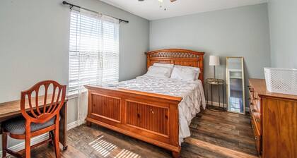 Deevine Homes - Private Bedrooms with Shared Bathroom