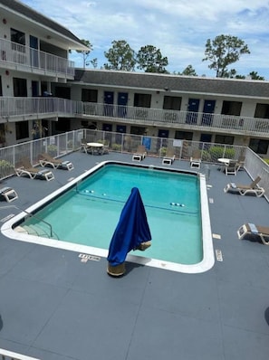 Pool - 1 Full Bed | Micfridge (Tampa)