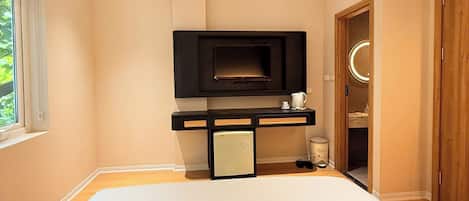 Deluxe Double Room, City View | Desk, iron/ironing board (on request), free WiFi