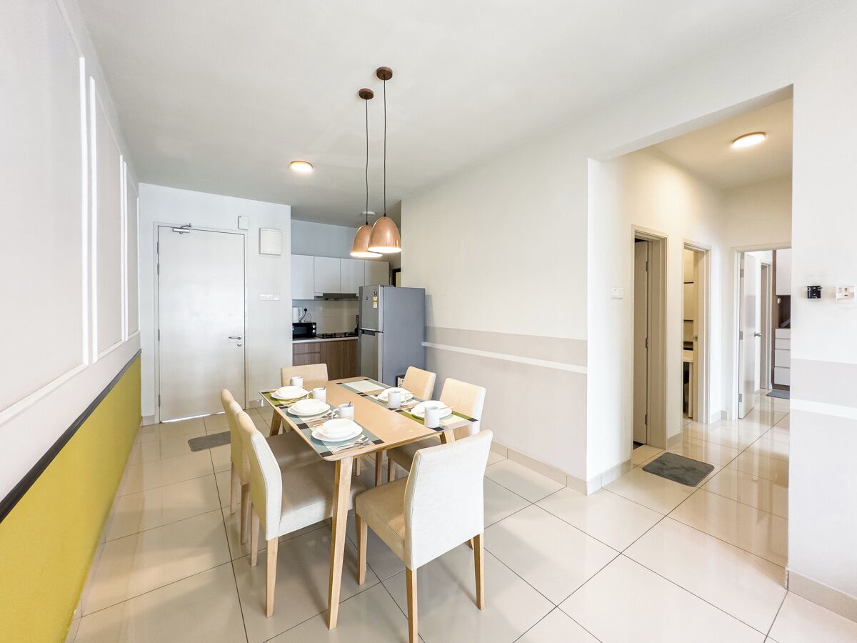 Classic Apartment, 3 Bedrooms, Kitchen, City View | Dining