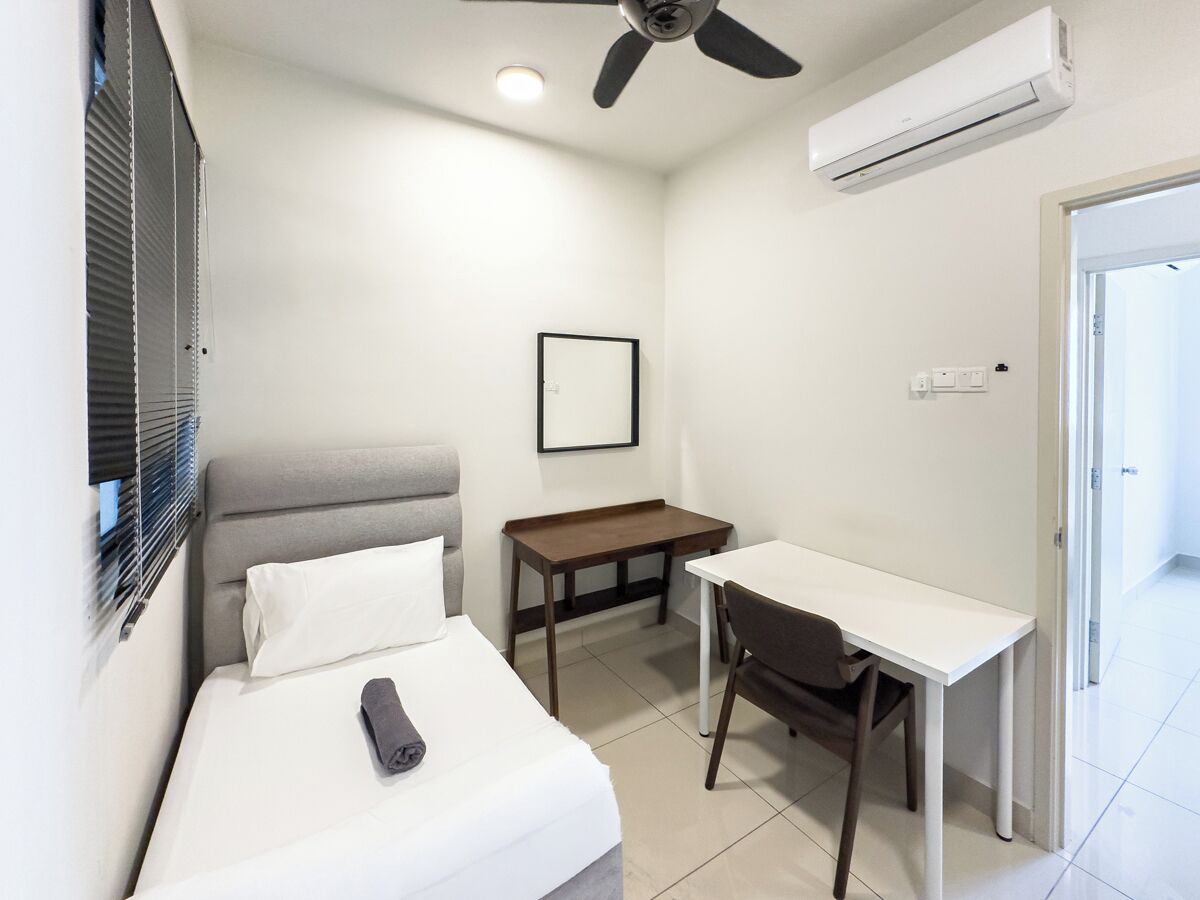 Classic Apartment, 3 Bedrooms, Kitchen, City View | Desk, iron/ironing board, free WiFi