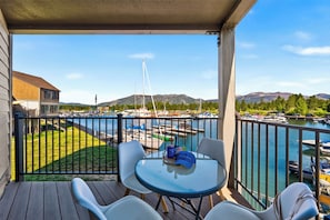 Outdoor dining - Boat Dock + Pool & Hot Tubs | Near Heavenly, S Lake Tahoe | Dockside Oasis (South Lake Tahoe)