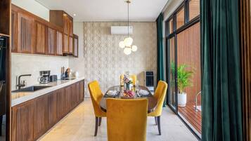 Villa de lujo, 2 habitaciones, piscina privada | Restauración