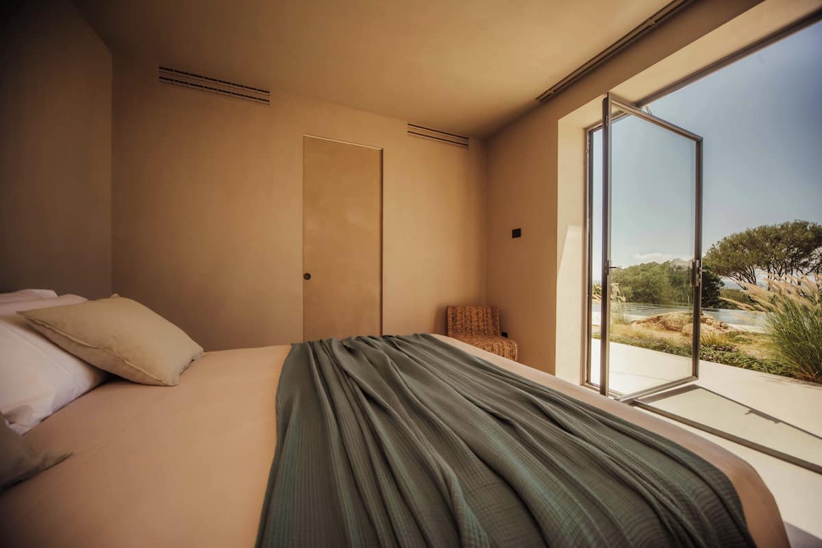 Habitación doble superior | Caja de seguridad en la habitación y cortinas blackout