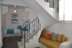 3 bedrooms, iron/ironing board, internet, bed sheets