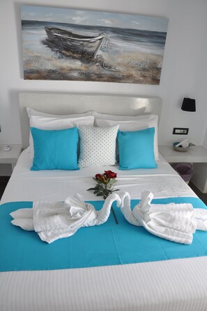 Tabla de planchar con plancha, acceso a internet y ropa de cama 