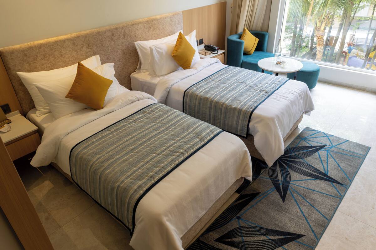 Executive Twin Room, City View | Egyptian cotton sheets, premium bedding, in-room safe, desk