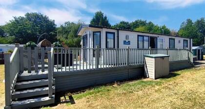 Static Caravan 2 Bed Sleeps 6 Dog Friendly