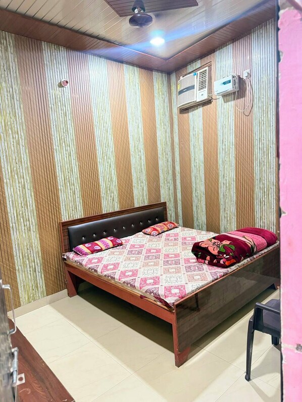 Room - Maheshwari Palace & Hotel  (Ram Nagar)