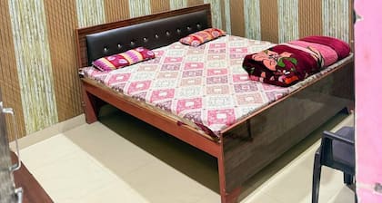 Maheshwari Palace & Hotel