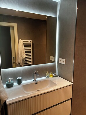 Bathroom - Exclusive luxurious frontline apartement (Sant feliu de Guixols)