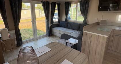 Billing Aquadrome 2-bed Caravan, Sleeps 6, Parking
