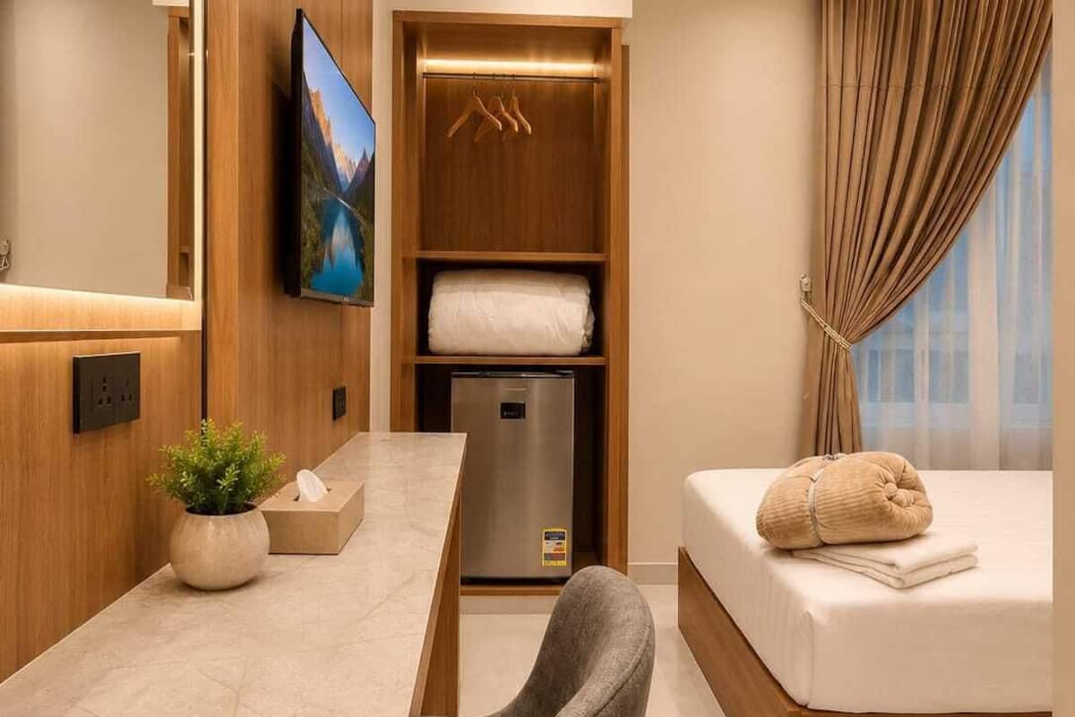 Habitación individual básica | Caja de seguridad en la habitación y escritorio