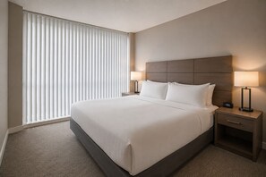 Room - Inviting 1BR Toronto Stay with Extra Space Near Downtown Fun (Toronto)