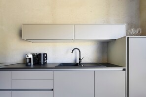 Coffee/tea maker, fridge, stovetop, dishwasher