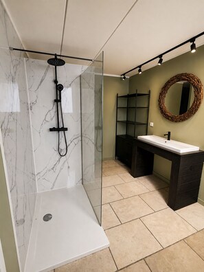 Bathroom - Vrbo Property (Durbuy)