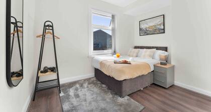Spacious City Home | En-Suites | Sleeps 6