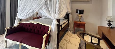 3 bedrooms, internet, bed sheets