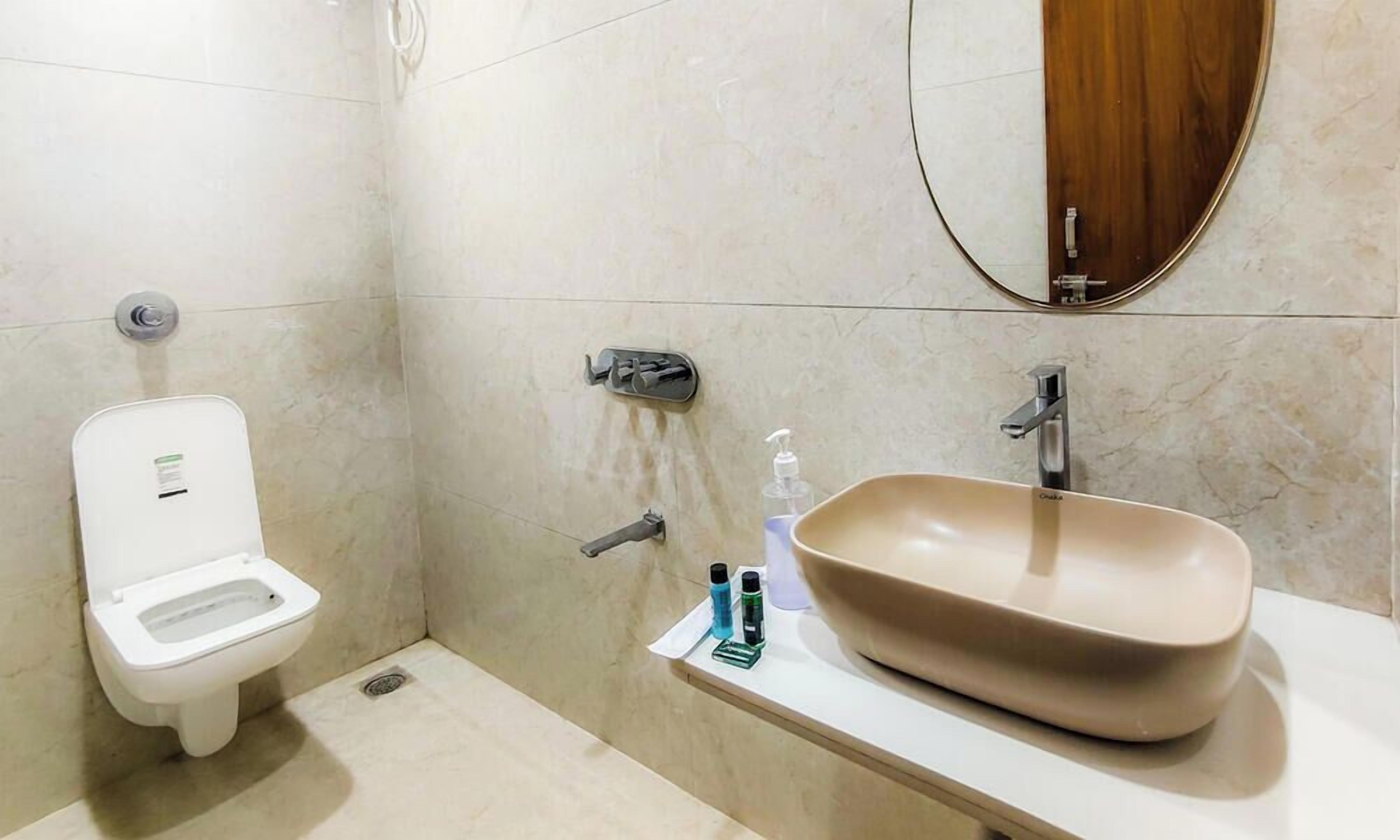 Executive Room, City View | Bathroom | Shower, towels, soap, shampoo