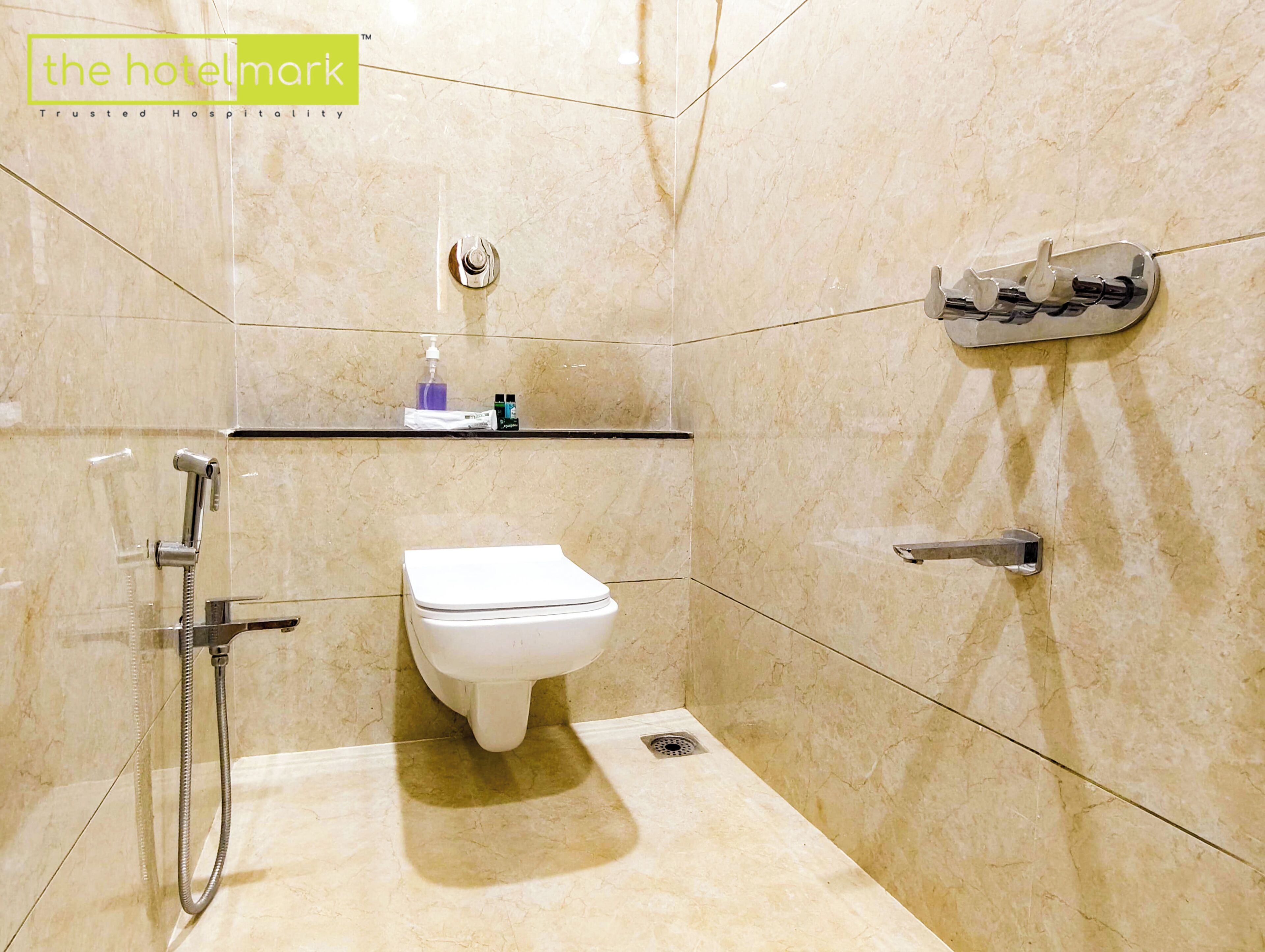 Classic Room, City View | Bathroom | Shower, towels, soap, shampoo
