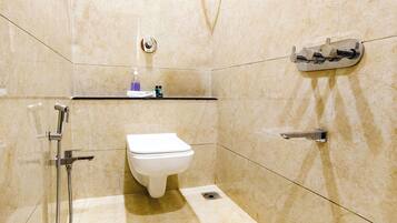 Classic Room, City View | Bathroom | Shower, towels, soap, shampoo
