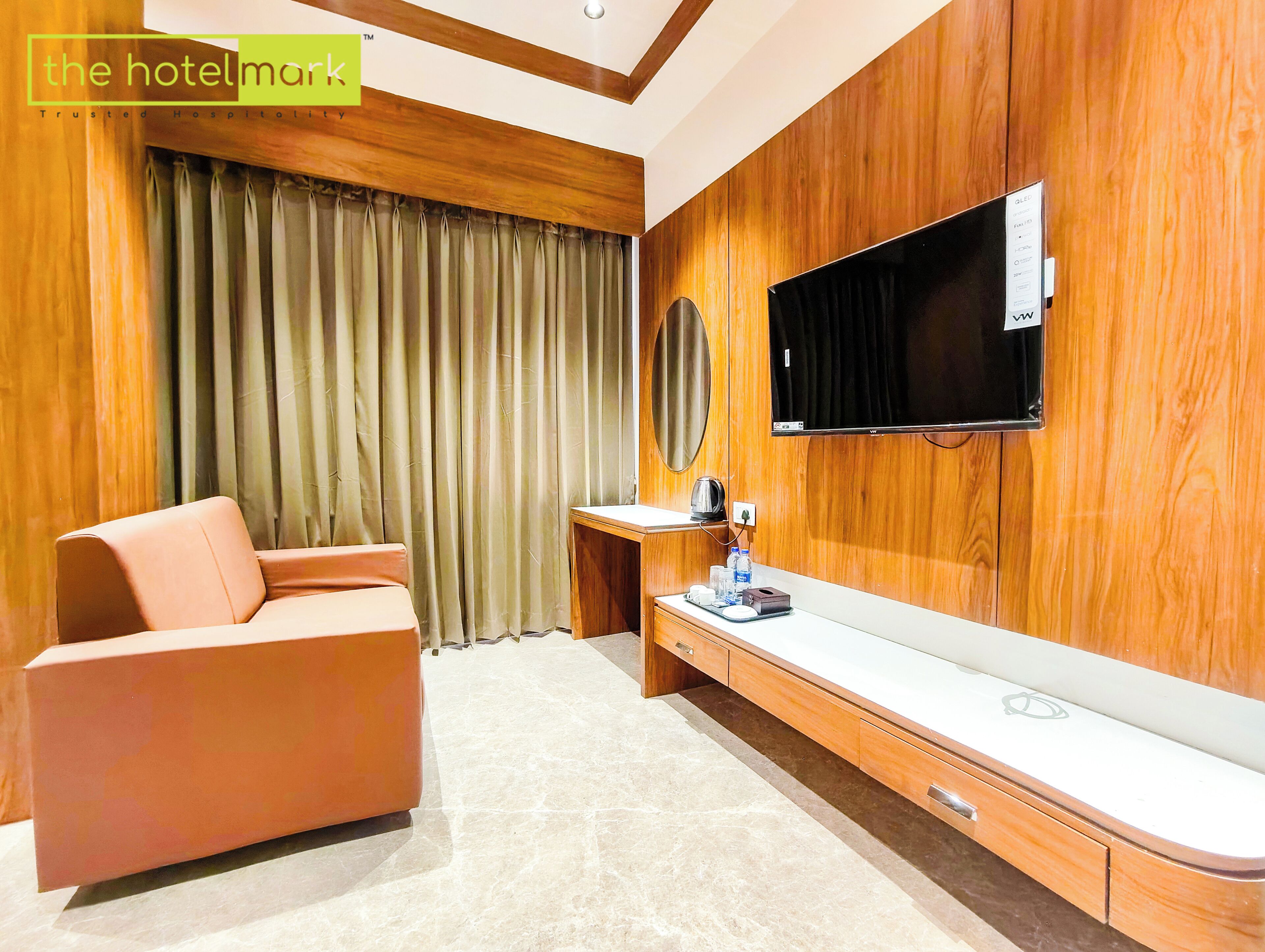 Triple Room, City View | Living area