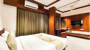 Suite, City View | Desk, WiFi (free)