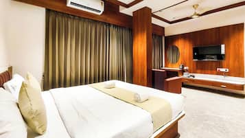 Suite, City View | Desk, WiFi (free)